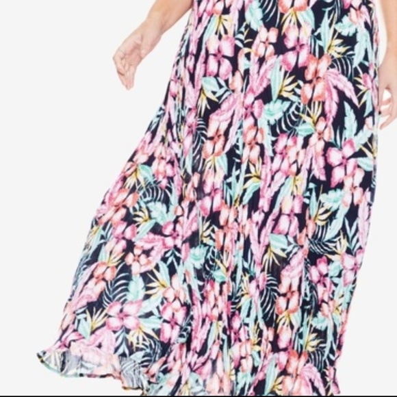 Sleeveless Crinkle Maxi Dress (4x) - Picture 3 of 4